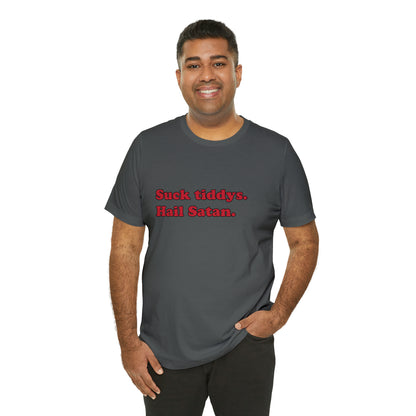 Suck tiddys. short sleeve t-shirt